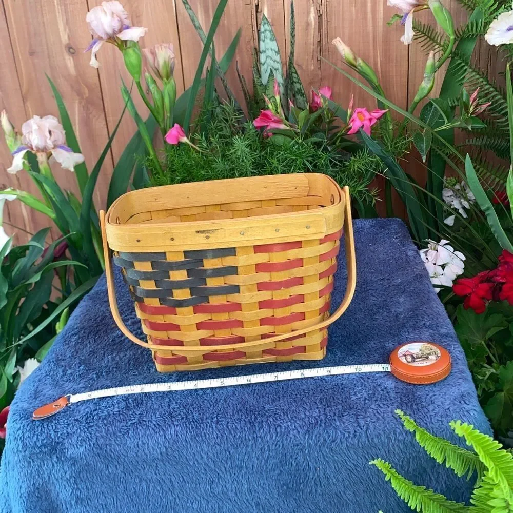 Longaberger vintage 25th anniversary basket with hinged handle but without liner